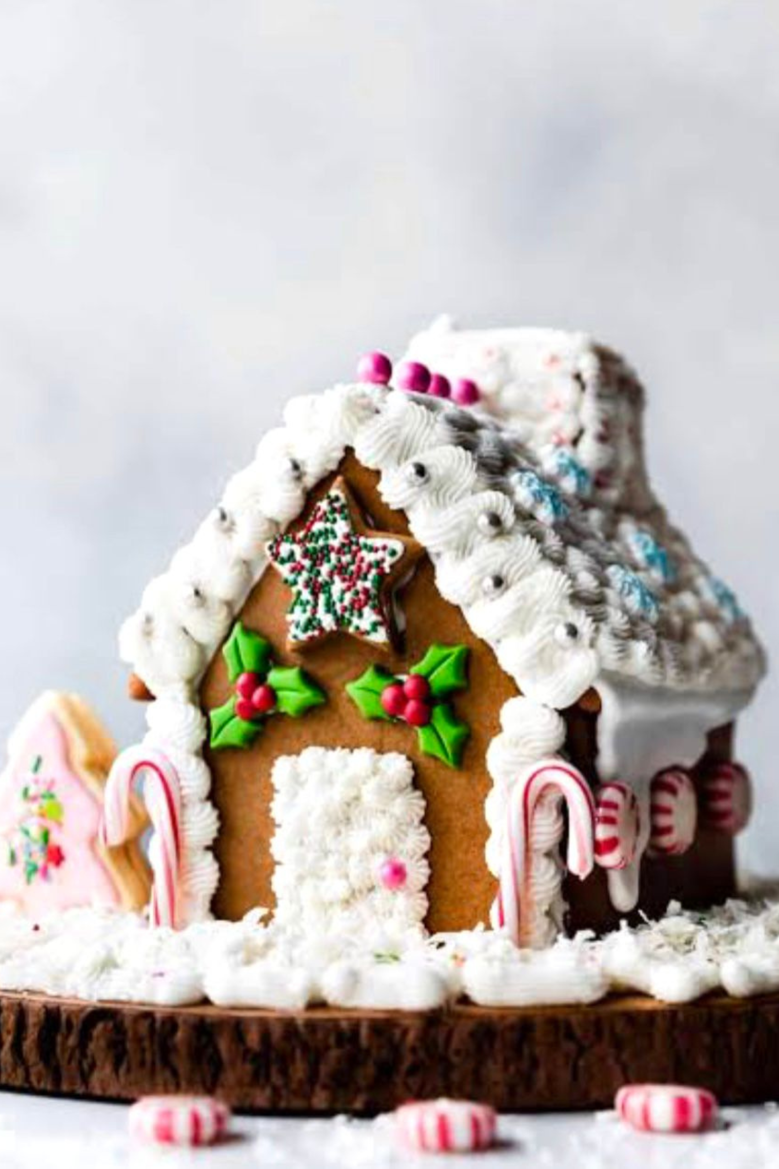 Miller Road Gingerbread Christmas Candle - large