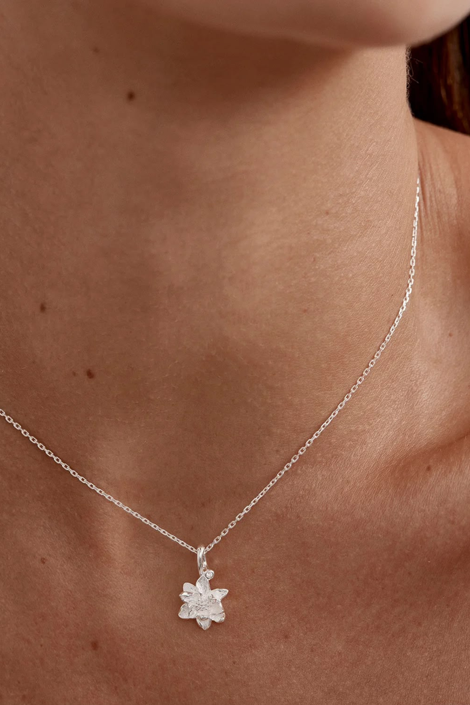 Birth Flower Necklace Water Lily July - Silver
