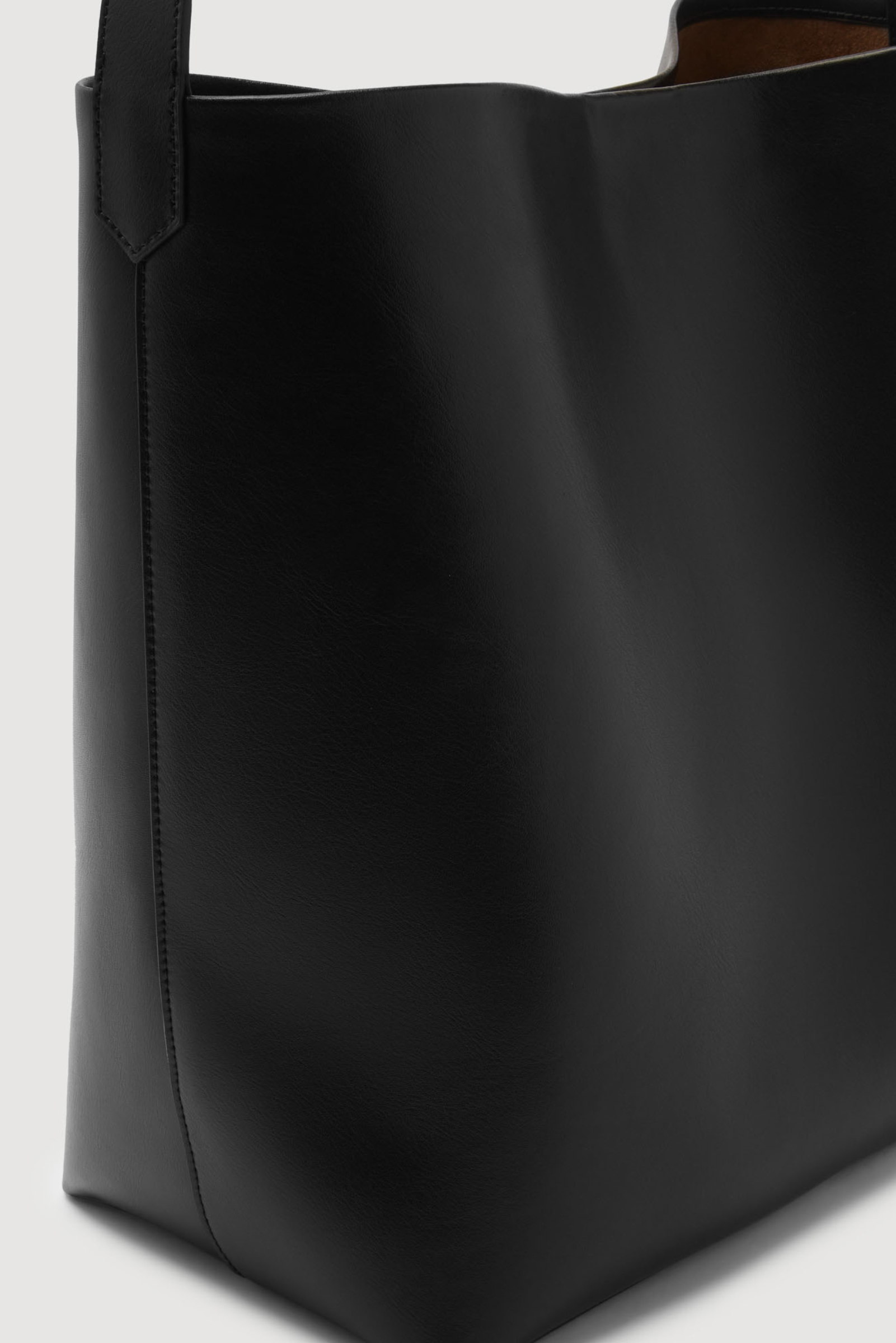 Nova Leather Shoulder Bag - Black