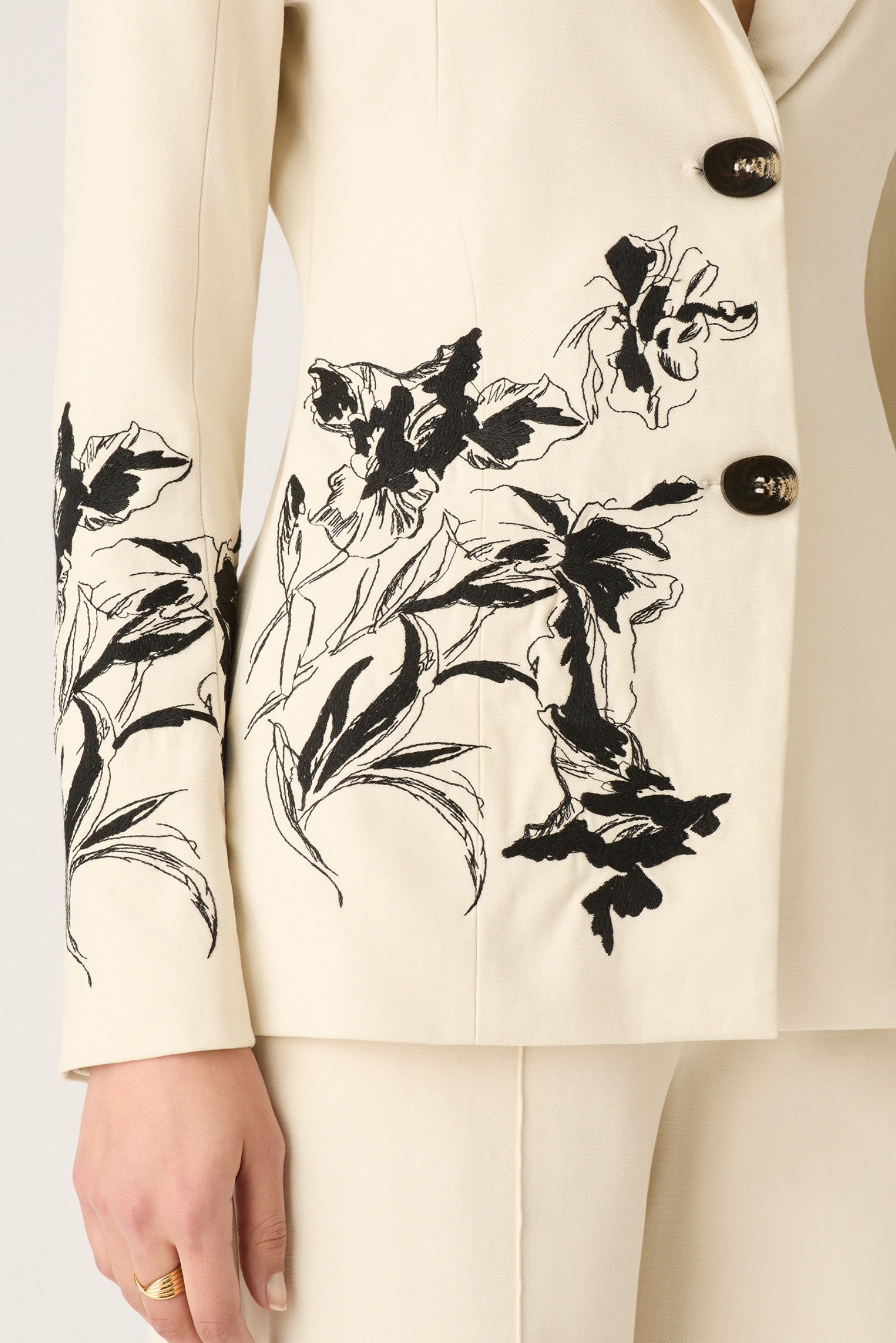 Lis Embroidery Blazer - Ivory