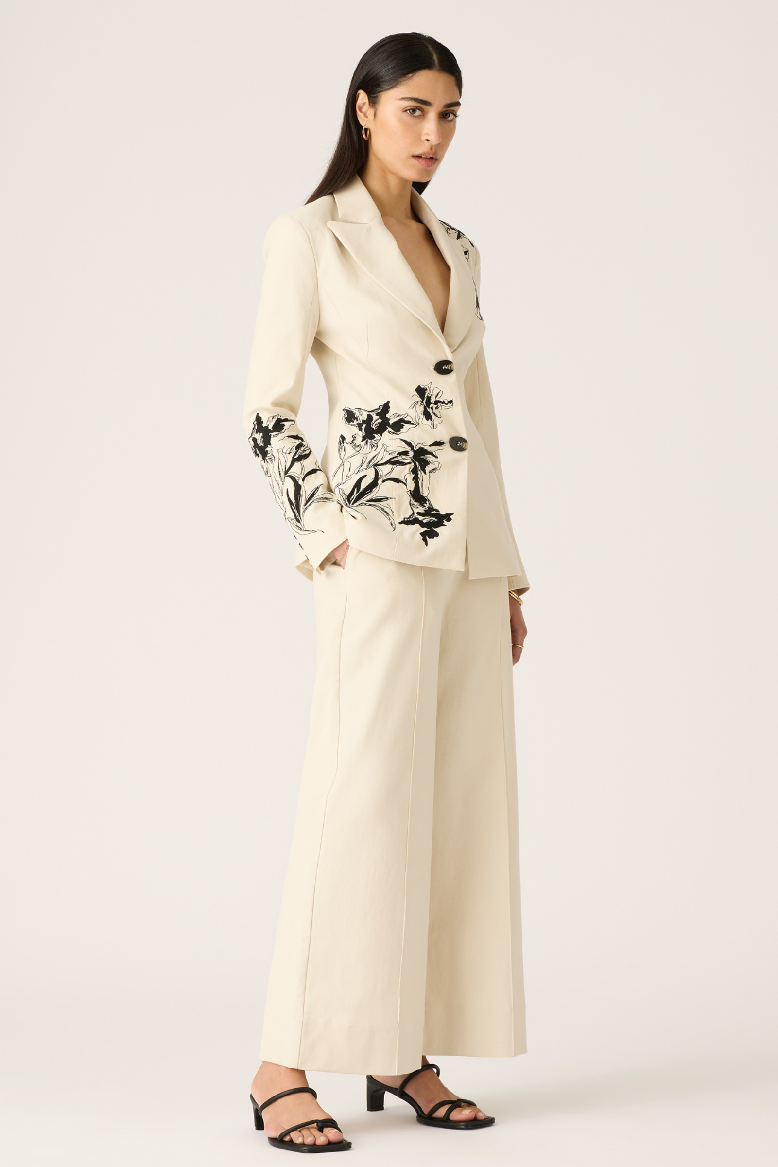 Lis Embroidery Blazer - Ivory