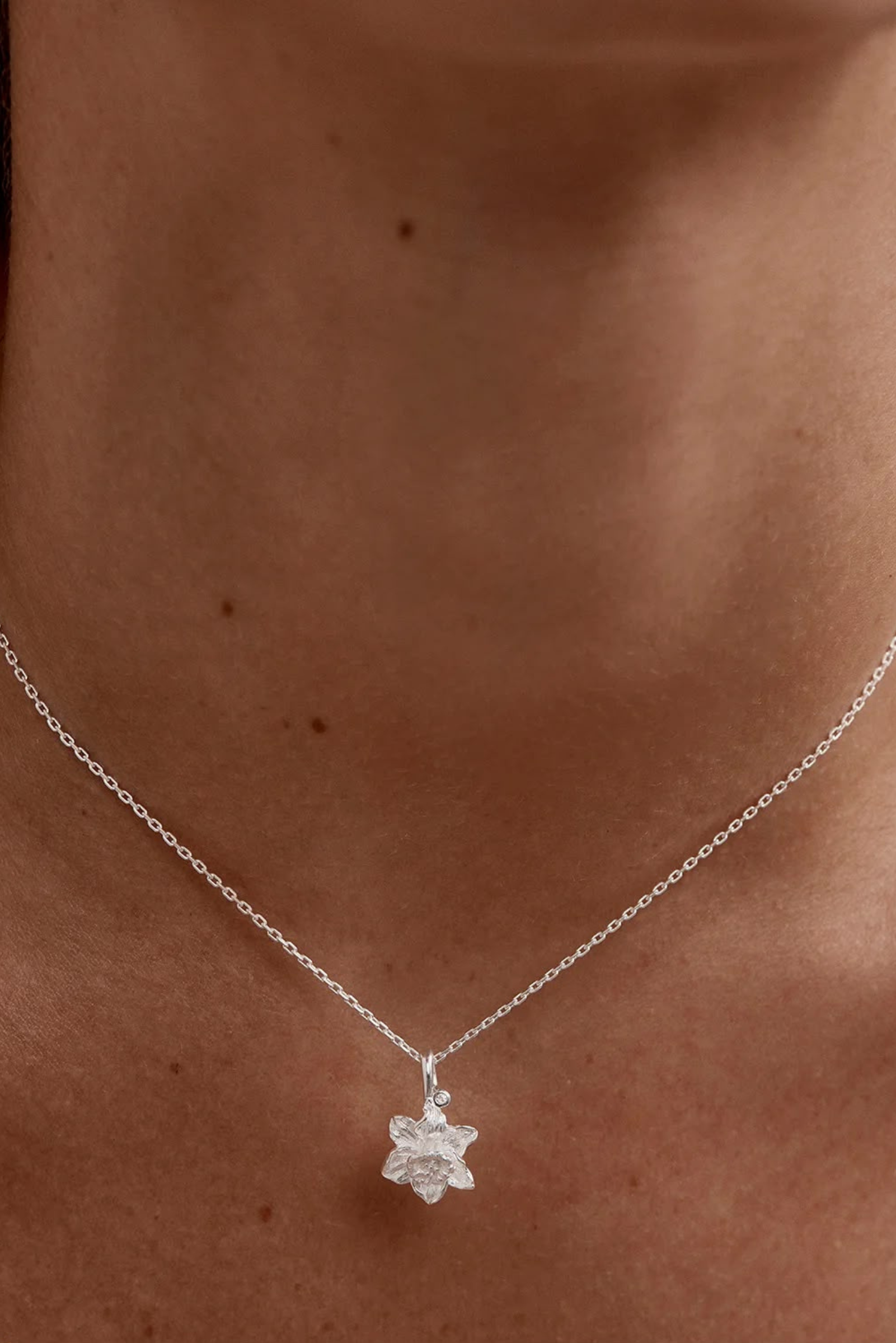 Birth Flower Necklace Narcissus December - Silver