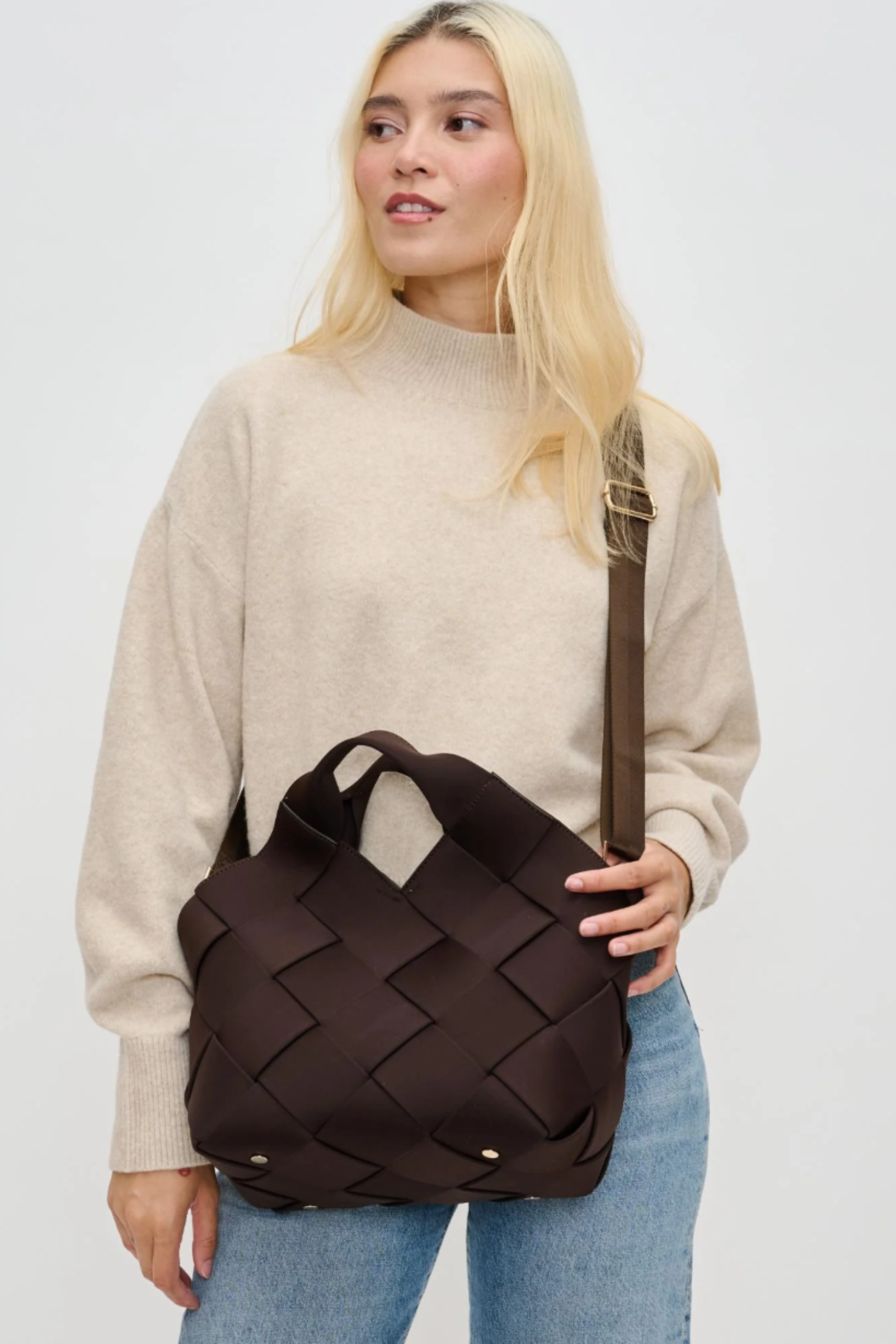 Resilience Woven Neoprene Bag - Chocolate