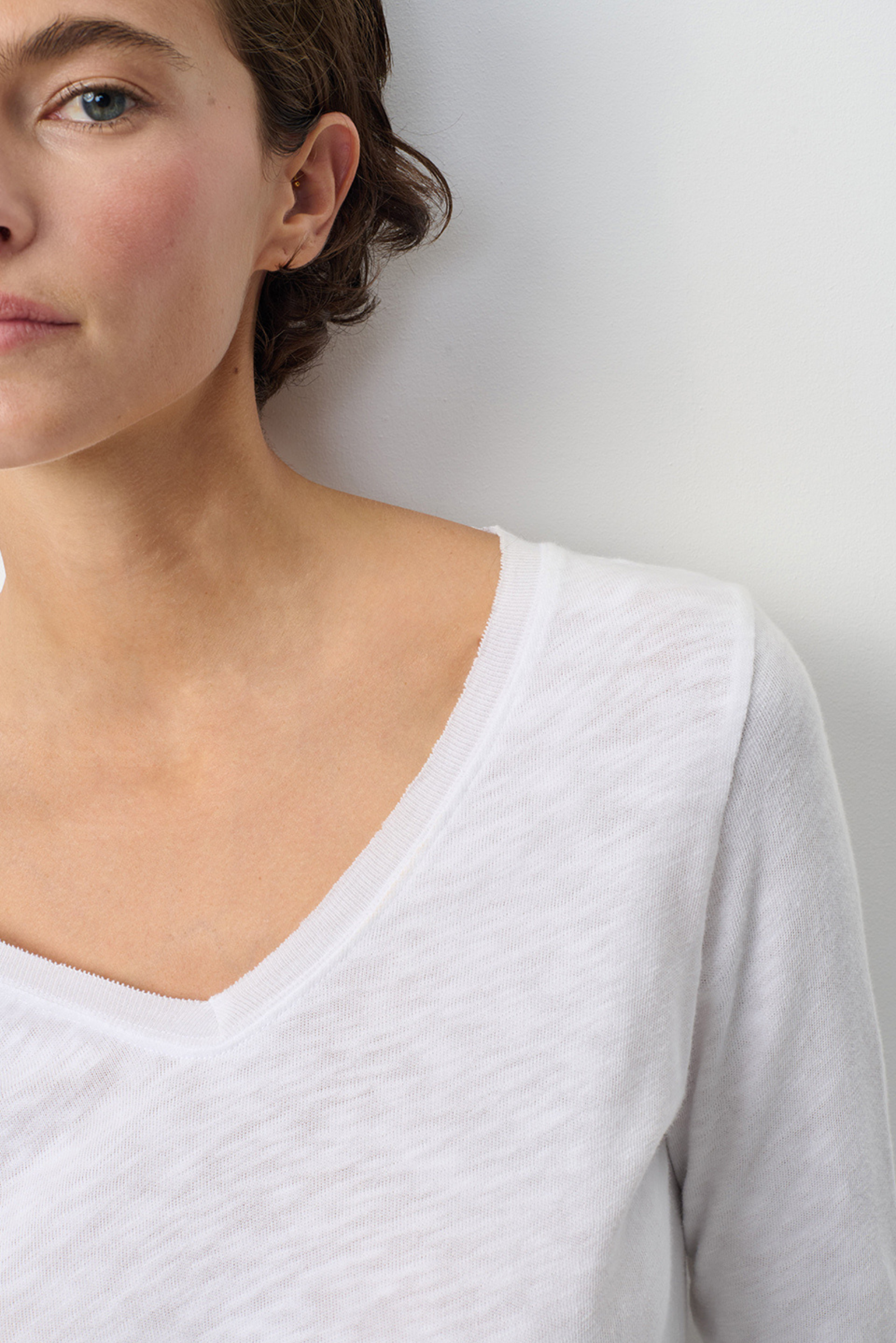 Sonoma L/S Tee V Neck - White