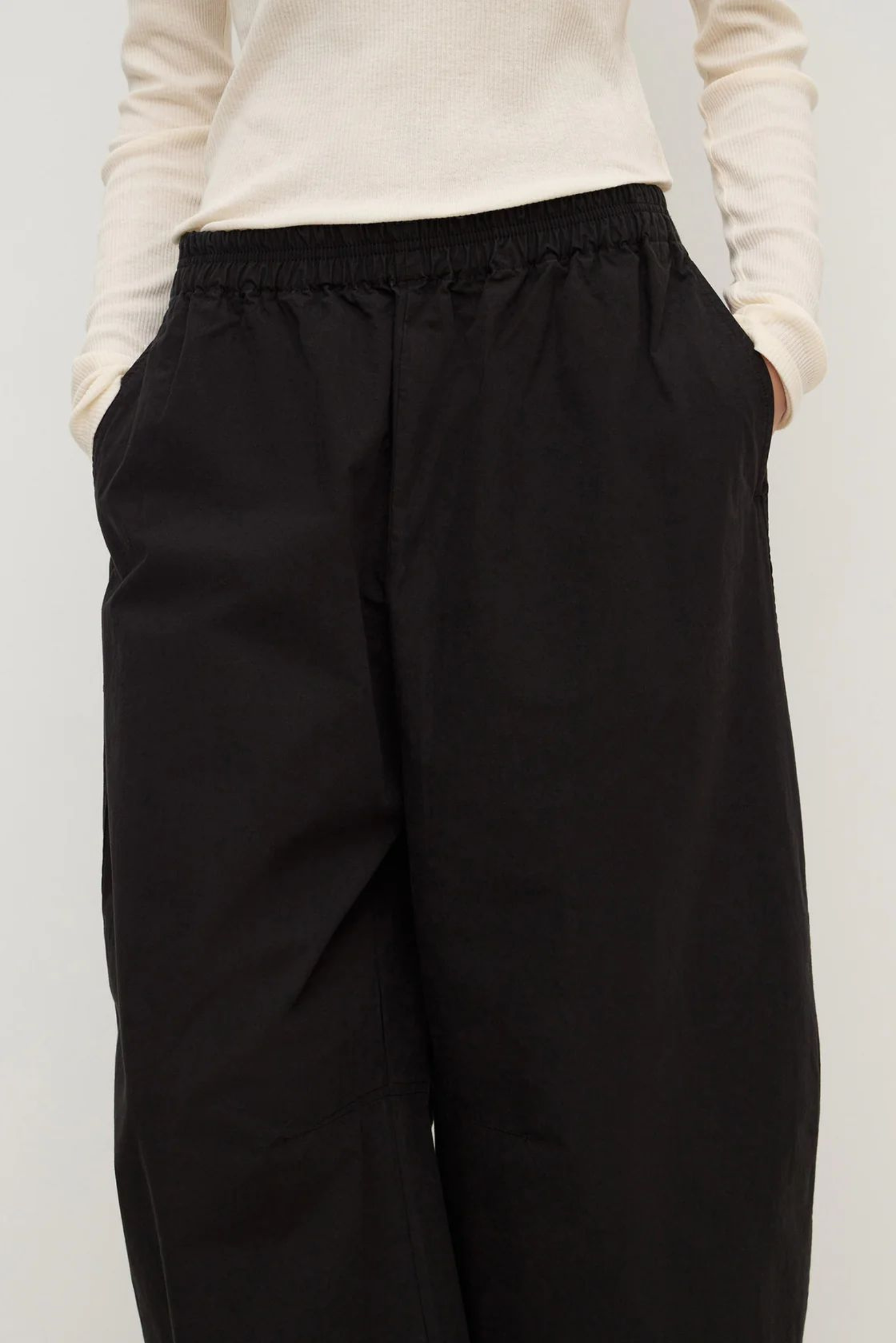 Lola Barrel Pants - Black